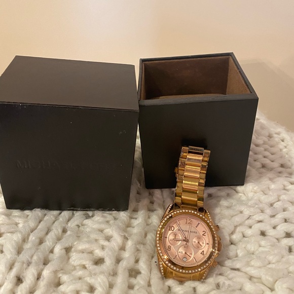 Michael Kors (Rose Gold) Watch - Picture 3 of 6